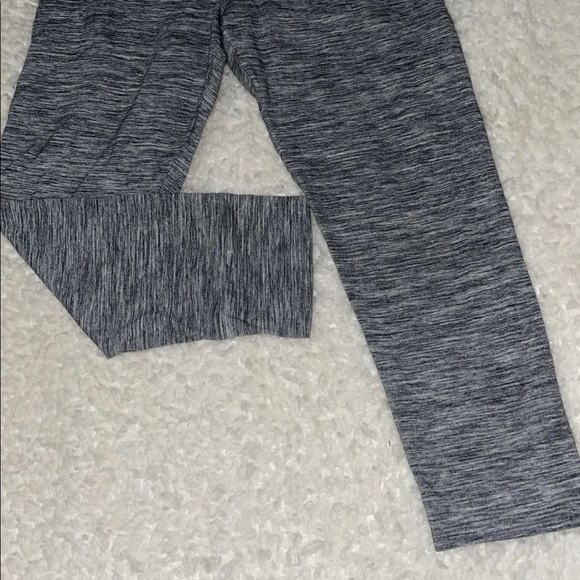american eagle grey cropped leggings - Picture 2 of 3